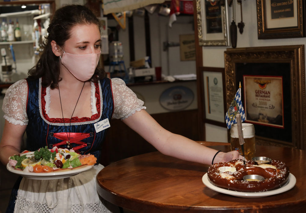 عبارات آلمانی برای کارگران رستوران و پیشخدمت ها